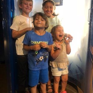 Meet your Posher, Lorie